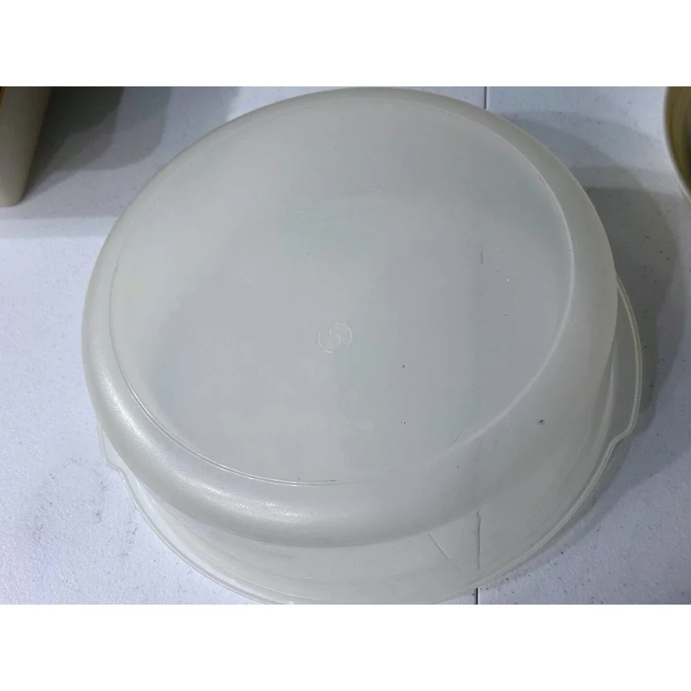 Rubbermaid Servin Saver Round Food Storage Container Clear Almond Lid #5 22Cup